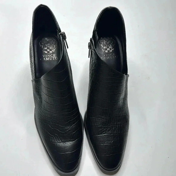 Vince Camuto’s embossed, leather ankle boots black size 10 medium - Picture 2 of 8